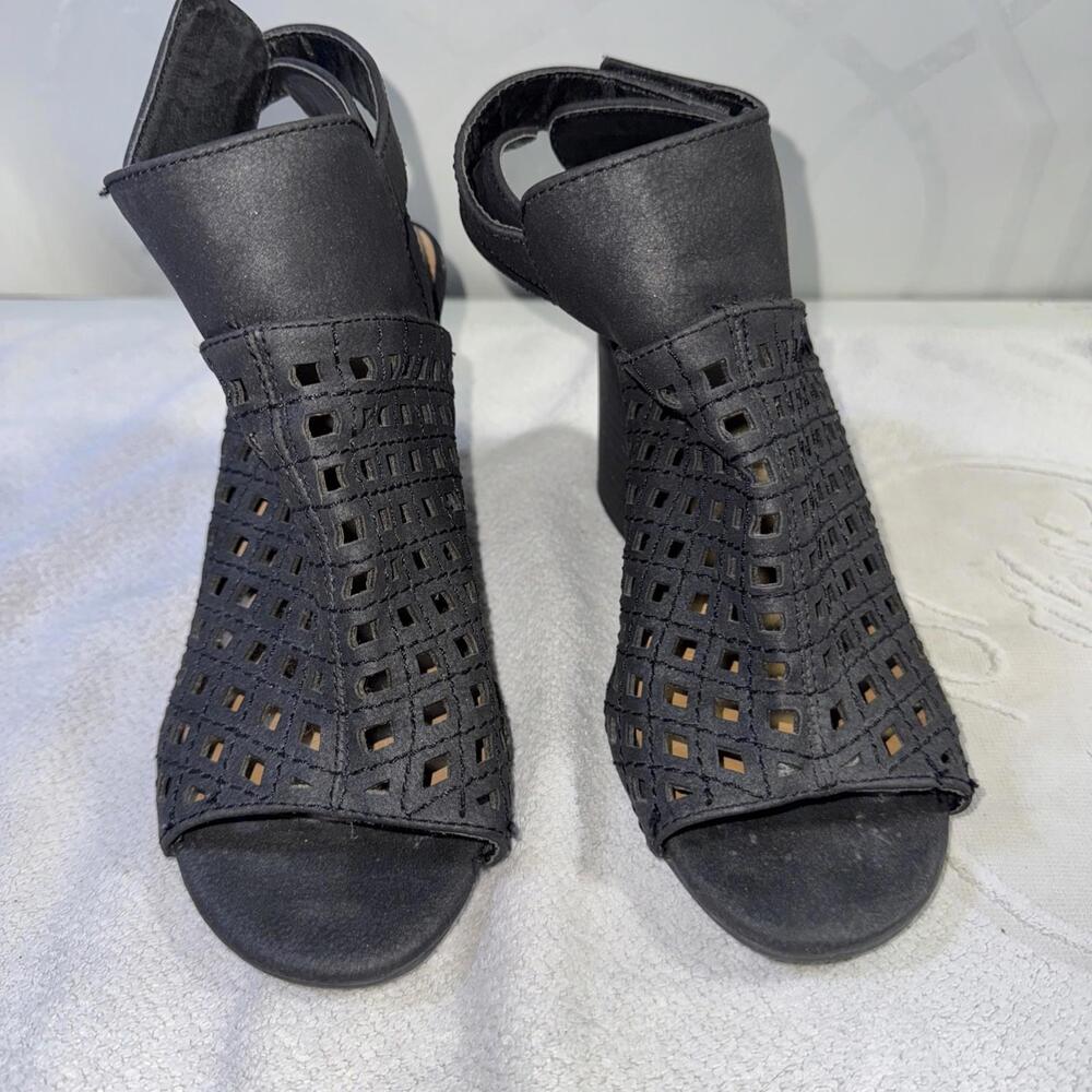 Maurices Women's Open Toe Chunky Heel Bootie Shoes w/ Cutouts Size 8M Black